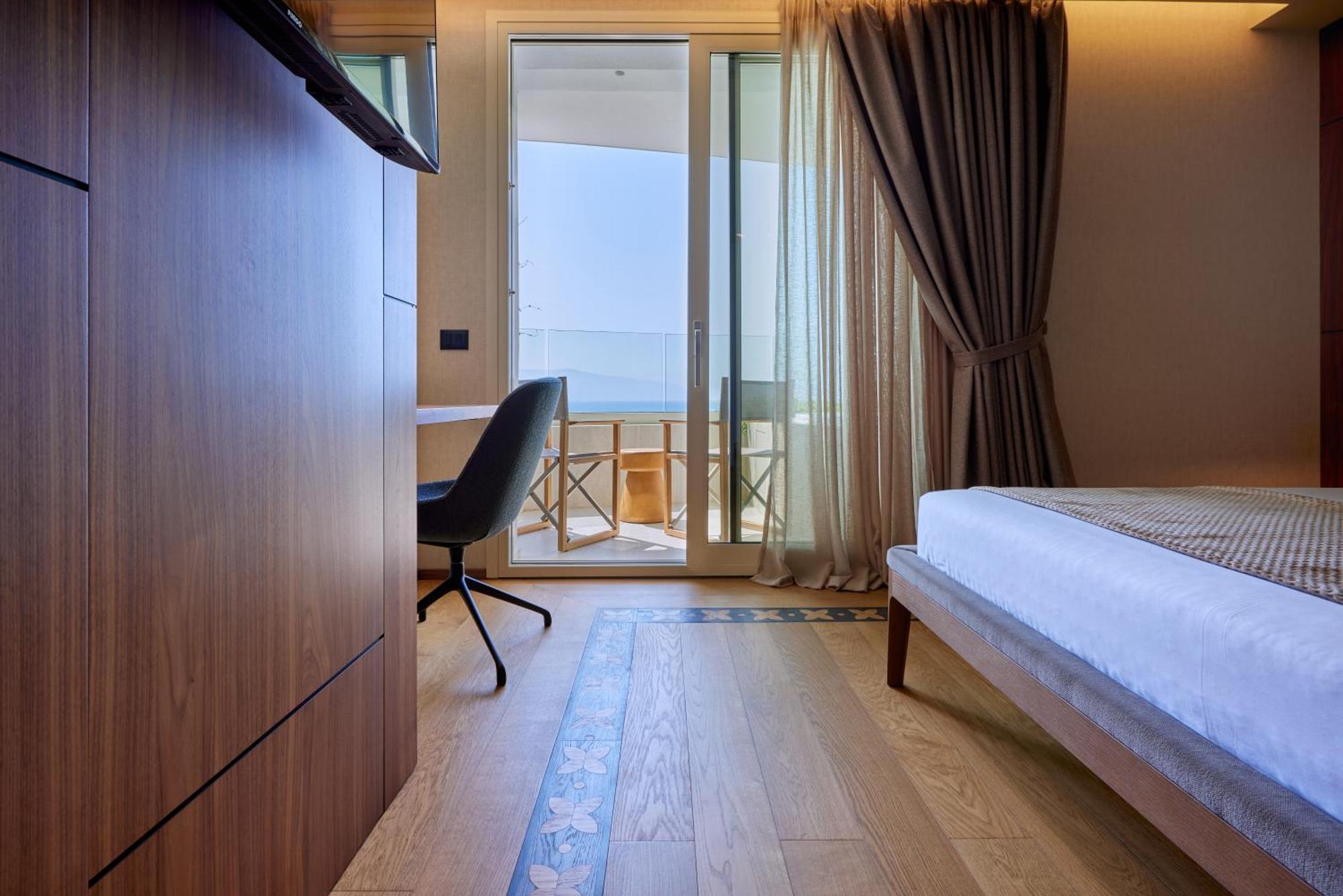 Valis Luxury Hotel Vlore Bagian luar foto