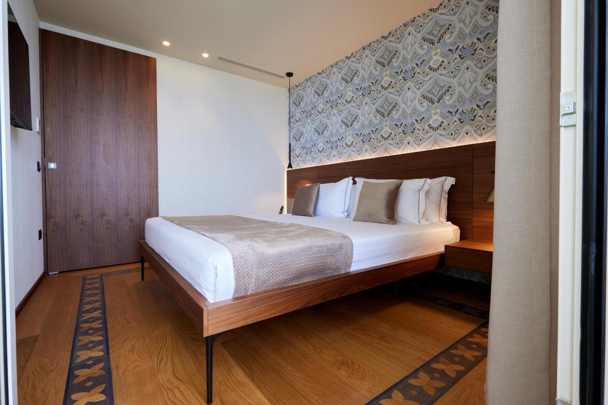 Valis Luxury Hotel Vlore Bagian luar foto