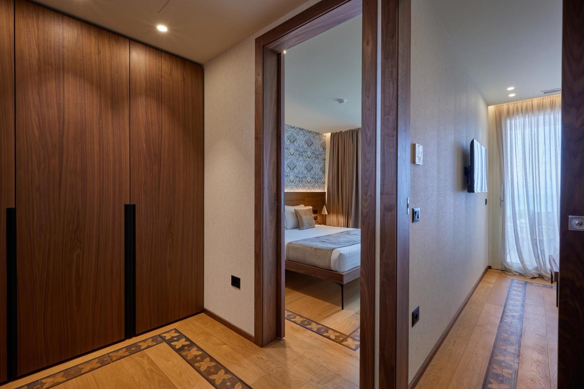 Valis Luxury Hotel Vlore Bagian luar foto