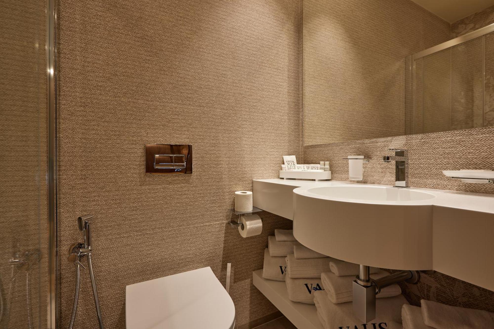 Valis Luxury Hotel Vlore Bagian luar foto