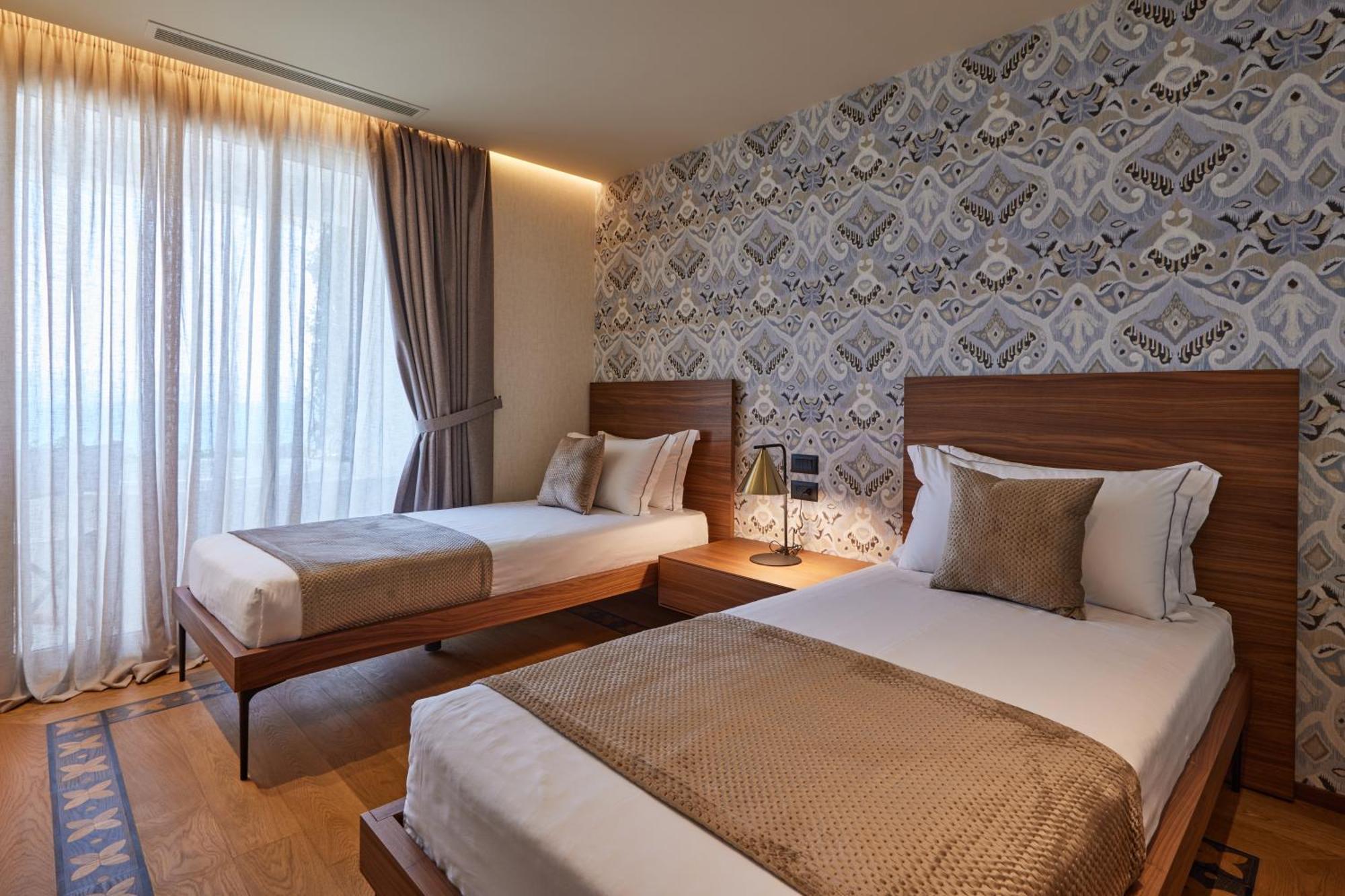 Valis Luxury Hotel Vlore Bagian luar foto