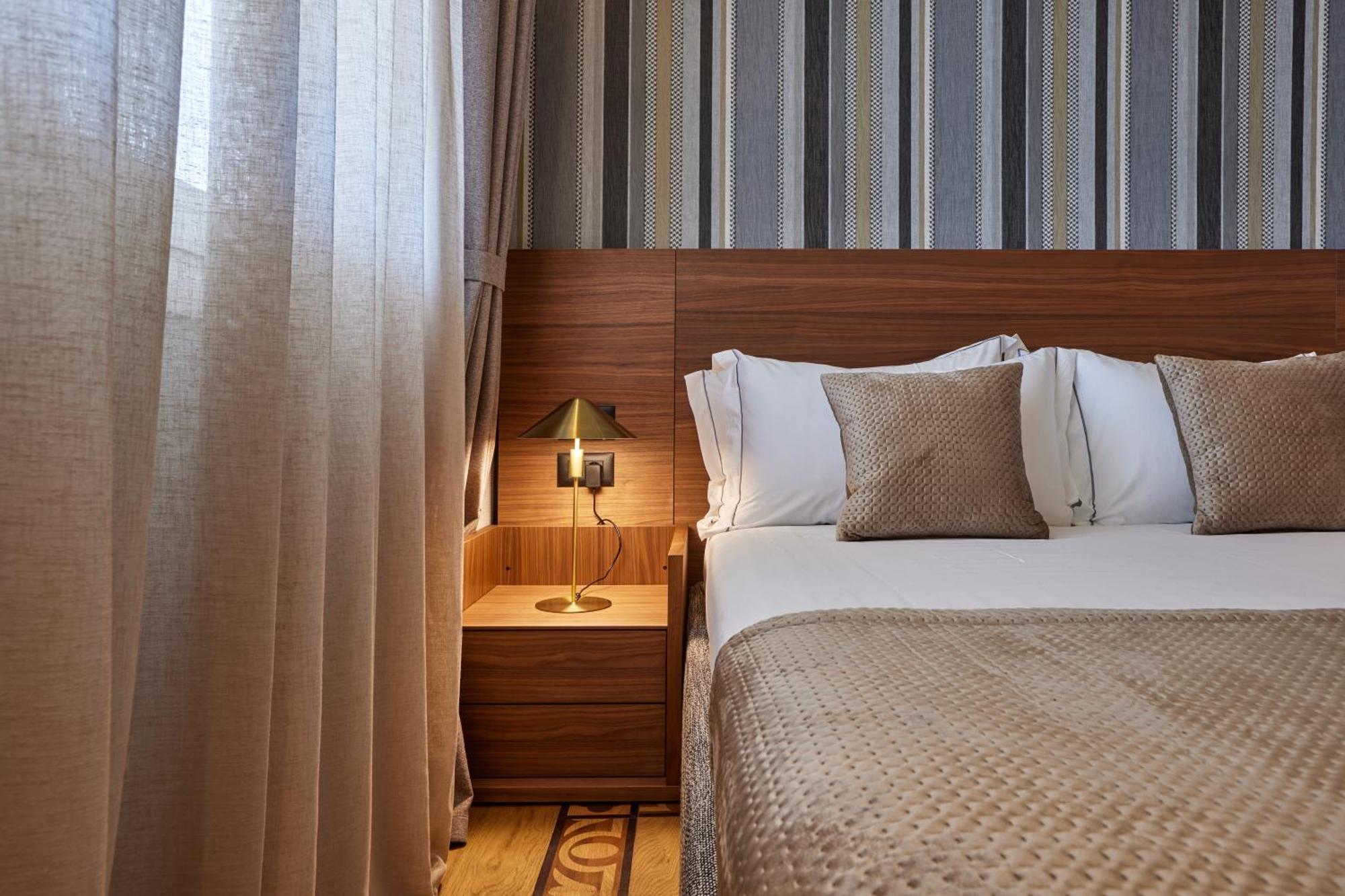 Valis Luxury Hotel Vlore Bagian luar foto