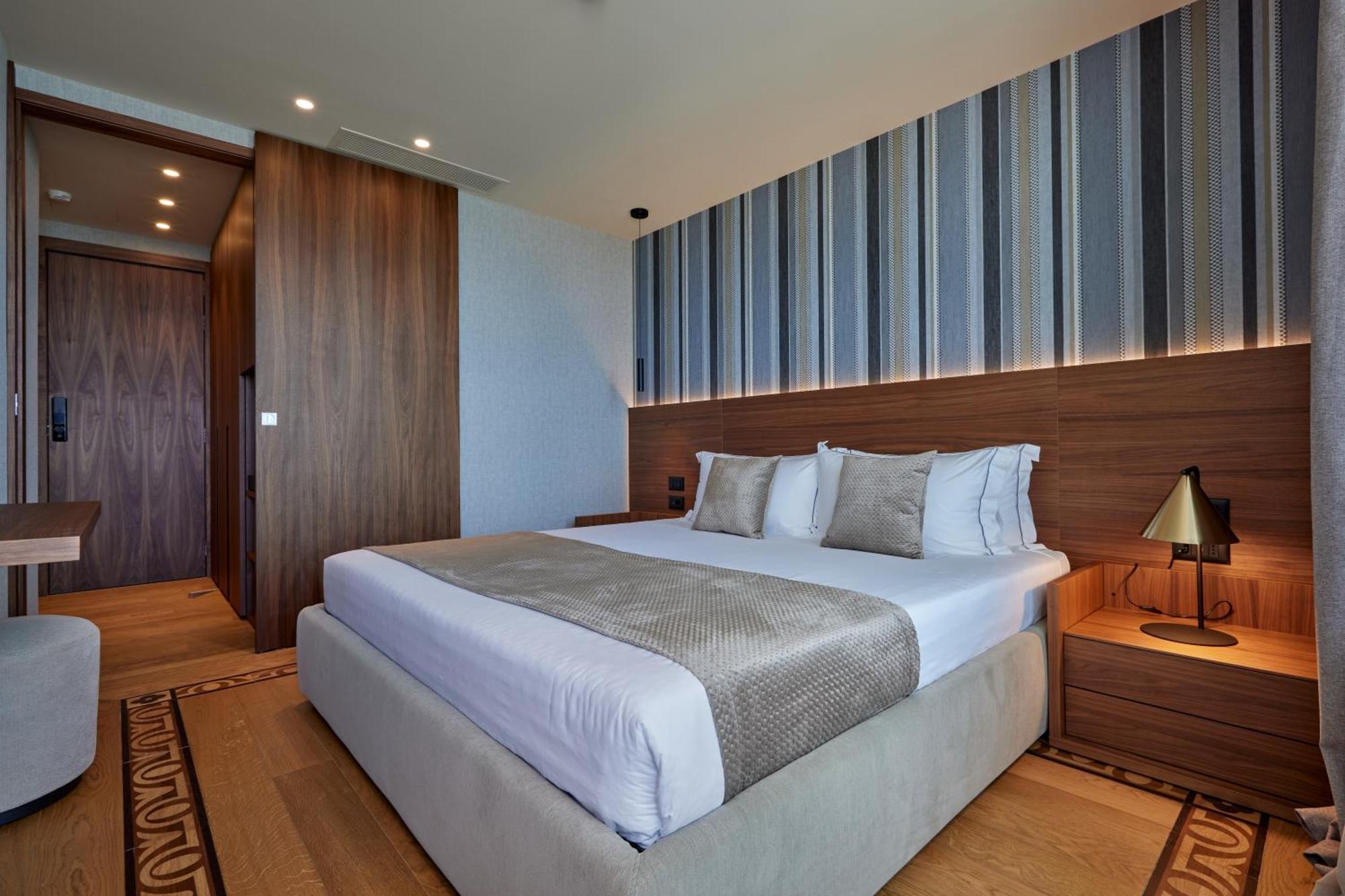 Valis Luxury Hotel Vlore Bagian luar foto