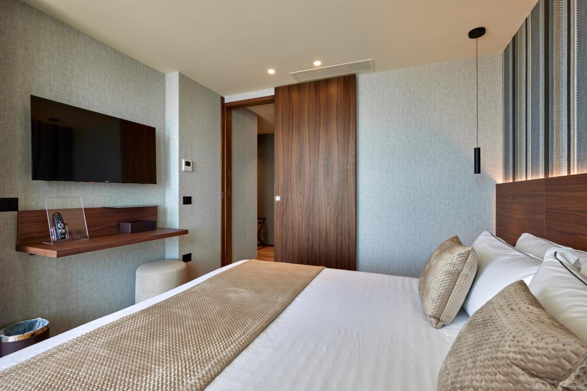 Valis Luxury Hotel Vlore Bagian luar foto