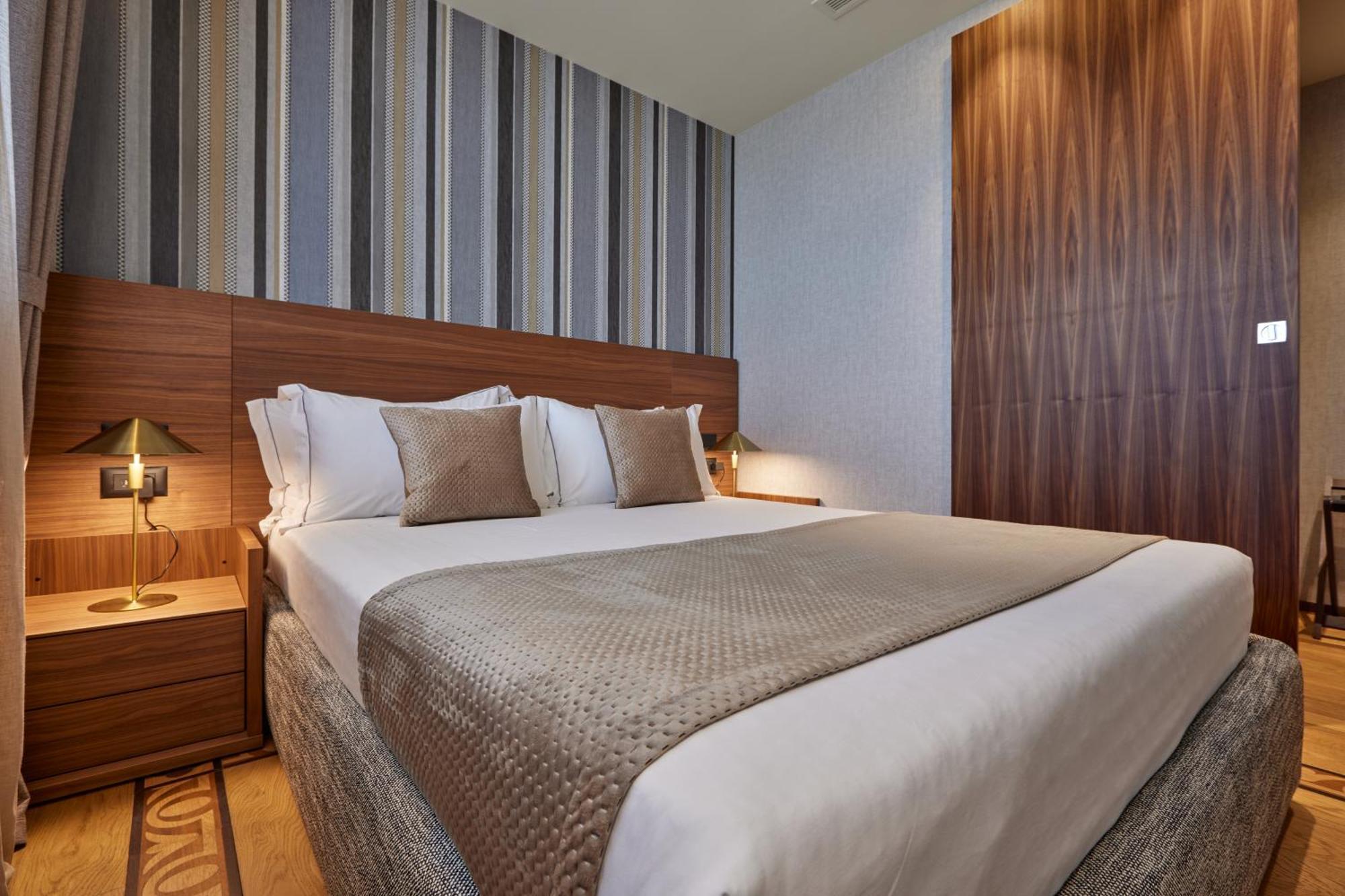 Valis Luxury Hotel Vlore Bagian luar foto