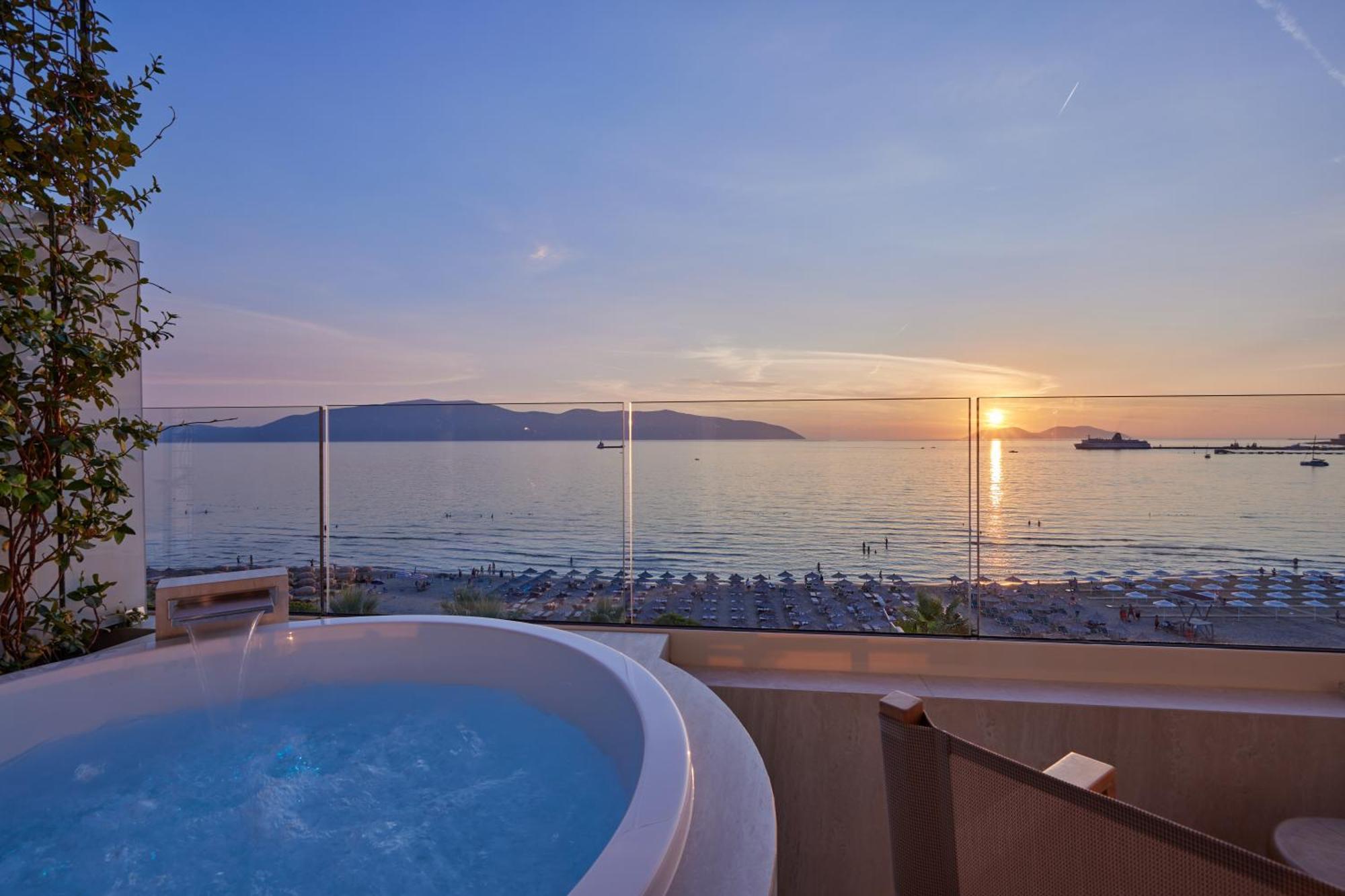 Valis Luxury Hotel Vlore Bagian luar foto