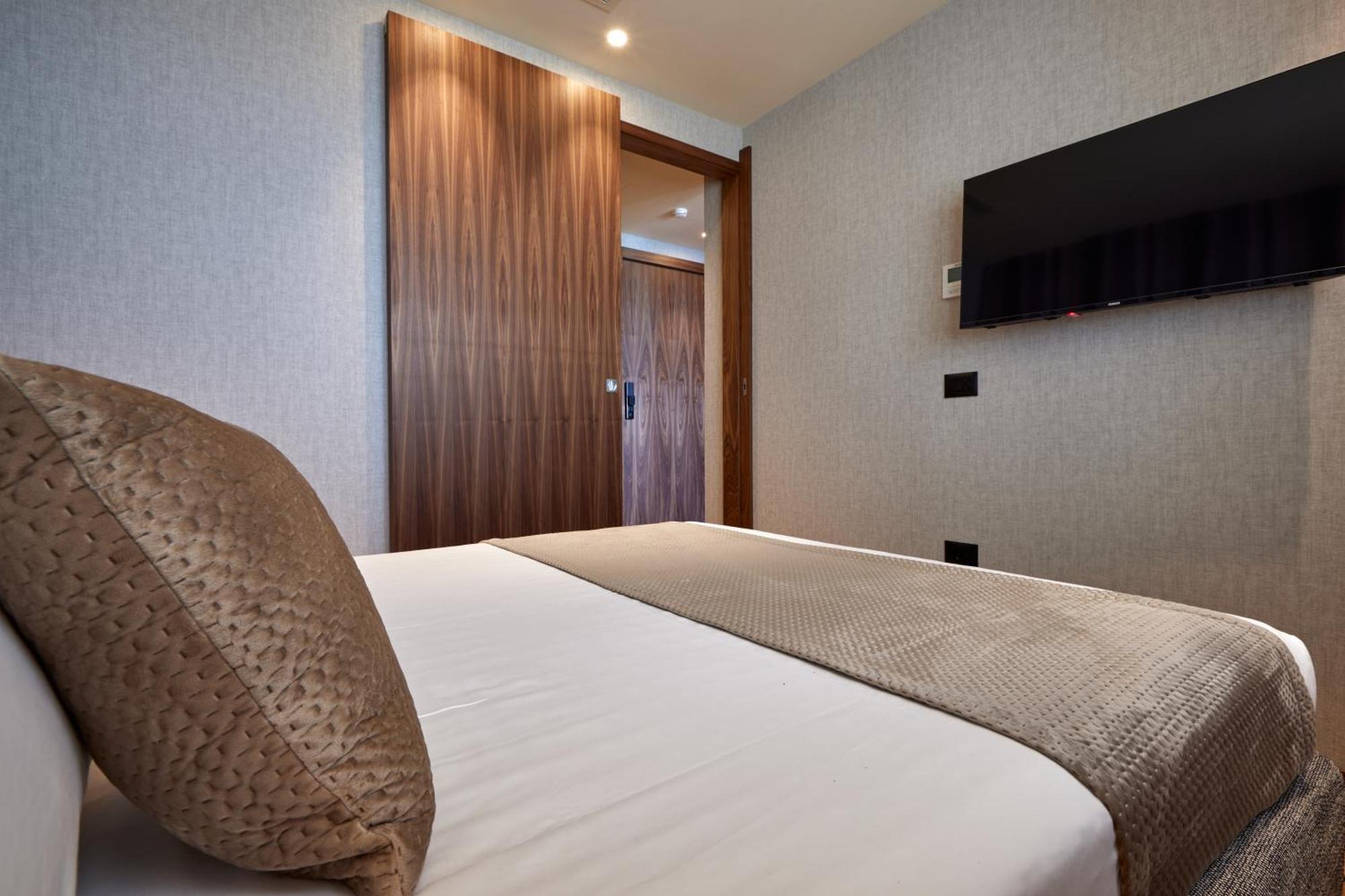 Valis Luxury Hotel Vlore Bagian luar foto