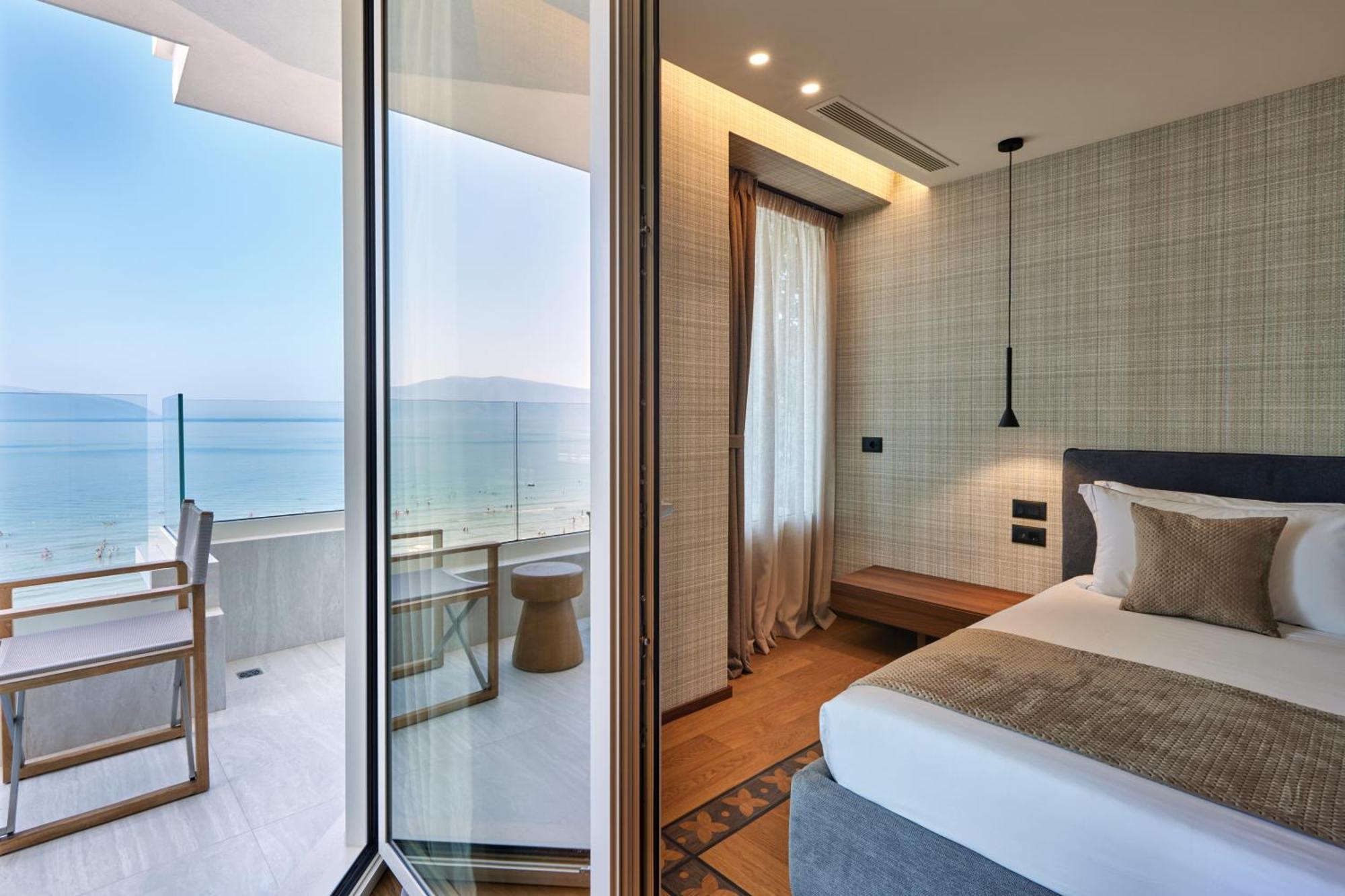 Valis Luxury Hotel Vlore Bagian luar foto