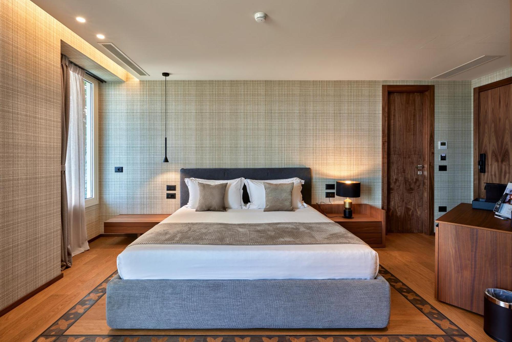 Valis Luxury Hotel Vlore Bagian luar foto
