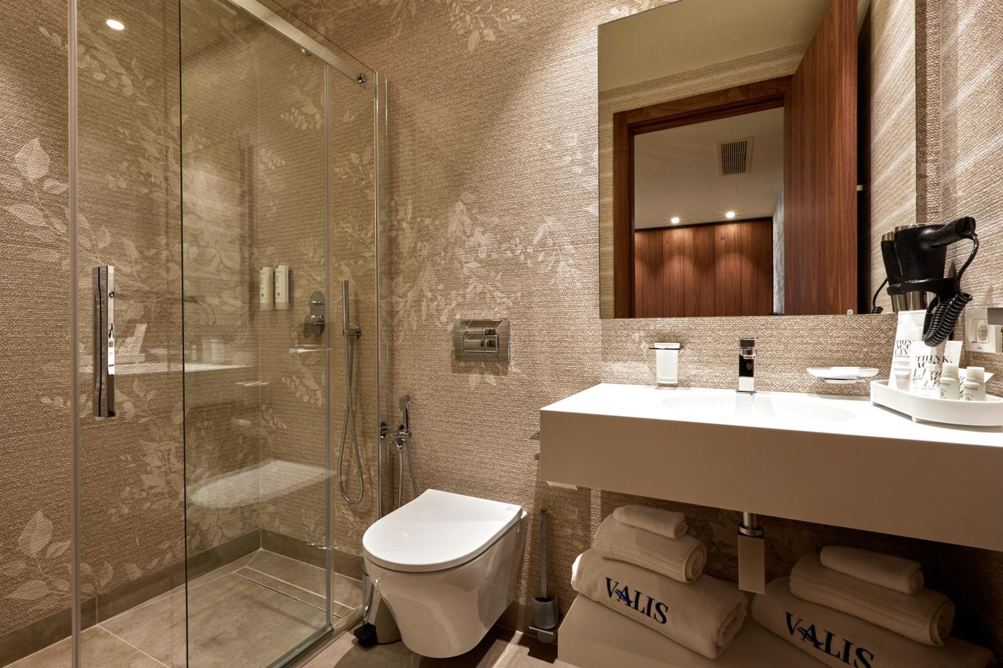 Valis Luxury Hotel Vlore Bagian luar foto